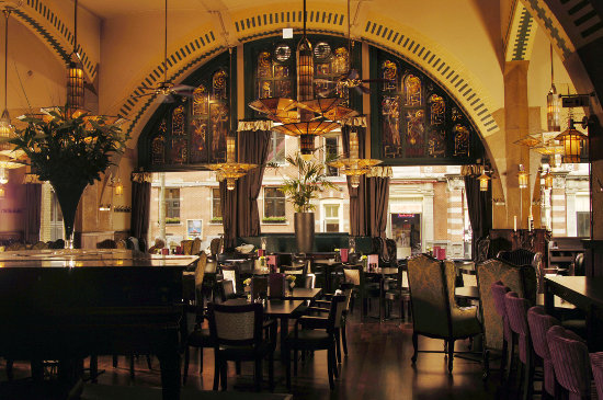 Het café van Hotel American voorzien van Led verlichting van Klemko.